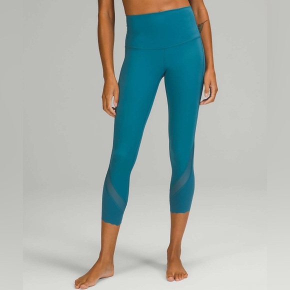 Lululemon Wunder Under Scalloped Hem High-Rise Crop 23" in Capture Blue Size 4 - Picture 1 of 13
